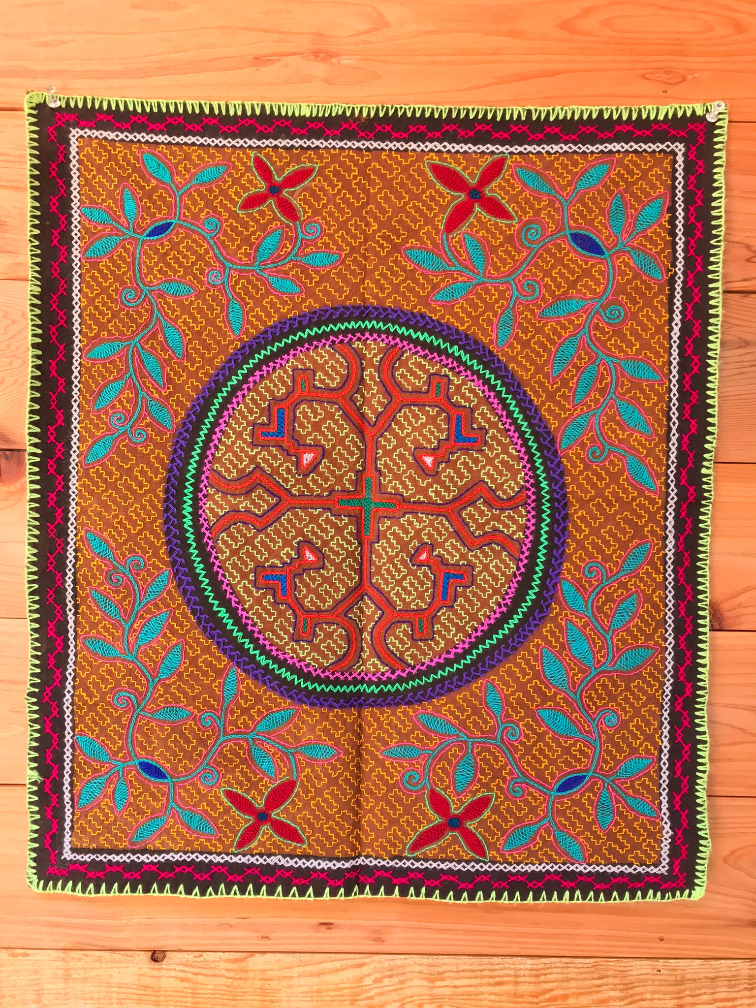 42x31.5cm Shipibo Tapestry top